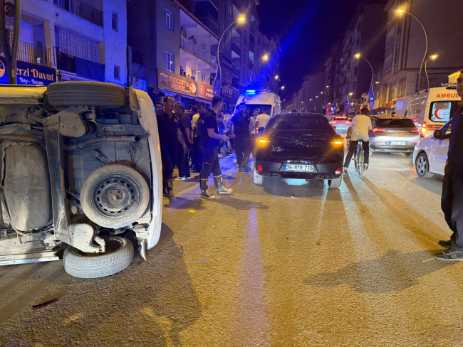 Muş’ta 3 araç birbirine girdi: 2 kişi hastaneye kaldırıldı