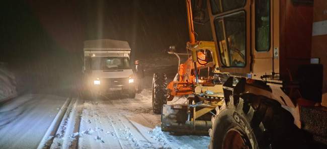 Muş’ta mahsur kalan 5 araçtaki 13 kişi kurtarıldı