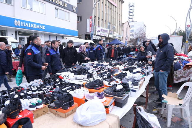 Zabıta Ekiplerinden Bayram Pazarı Denetimi