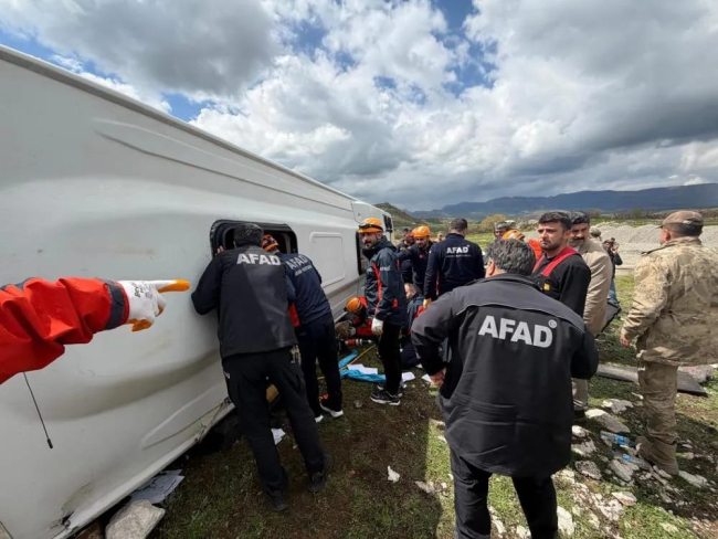 Diyarbakır’da Muş Otobüsü Devrildi: 1 Ölü, 13 Yaralı