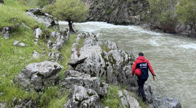     Muş’ta Dereye Düşen Kadın İçin Geniş Çaplı Arama Operasyonu