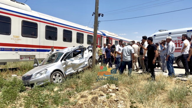 Muş’ta Hemzemin Geçitte Tren Otomobile Çarptı: 3 Yaralı