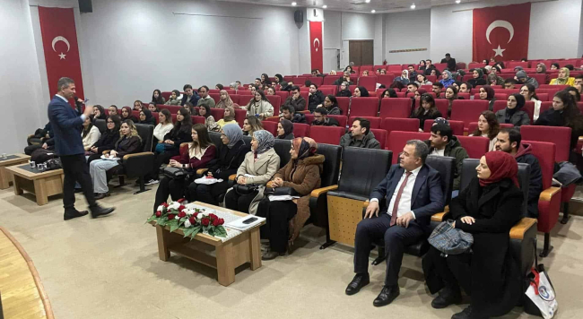Muş’ta Eğitim Ailesine Katılan Öğretmenlere İlk Adım Semineri
