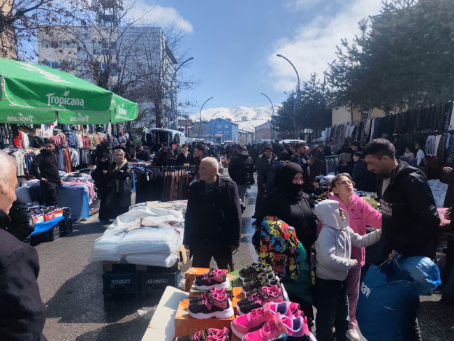 Muş’ta Ramazan Bayramı Öncesi Pazar Kuruldu