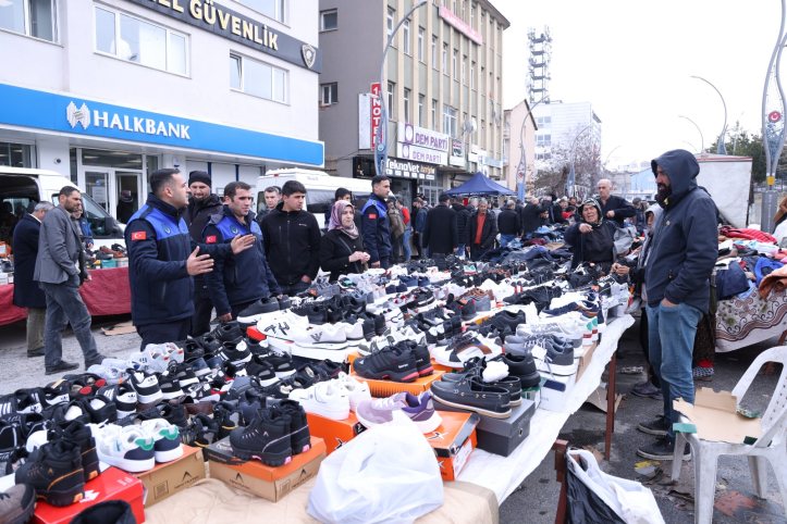 Zabıta Ekiplerinden Bayram Pazarı Denetimi