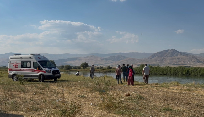 Murat Nehri`nde kaybolan 10 yaşındaki Berat`ı arama çalışmaları sürüyor