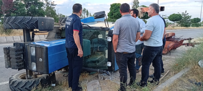 Muş`ta Traktör Devrildi: Sürücü Kazayı Ucuz Atlattı
