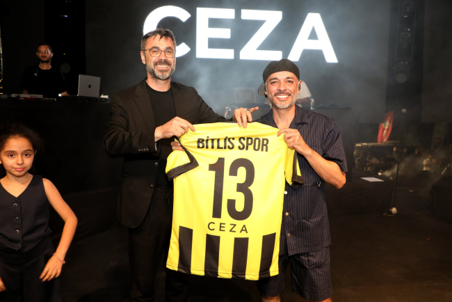 Ceza’ya Bitlis’ten Anlamlı Hediye: Bitlis Spor 1916 Forması