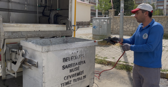 Muş Belediyesi’nden Temizlikte Önemli Adım: Konteynerler Yerinde Yıkanıyor