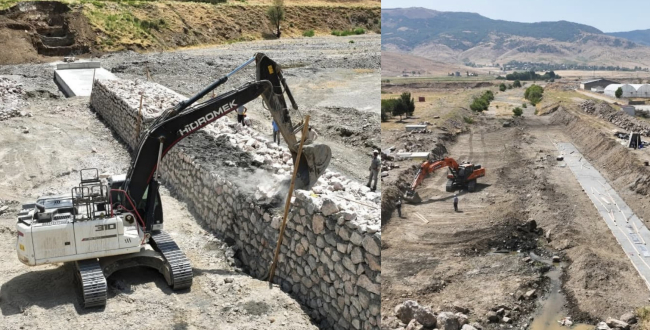 Muş’ta, Arak Deresi’nde Taşkın Koruma Çalışmaları Devam Ediyor