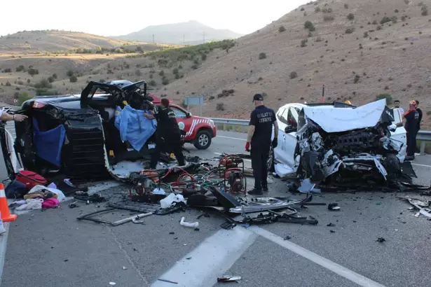 Taziye İçin Muş’a Gelirken Malatya’da Kaza: 4 Kişi Hayatını kaybetti