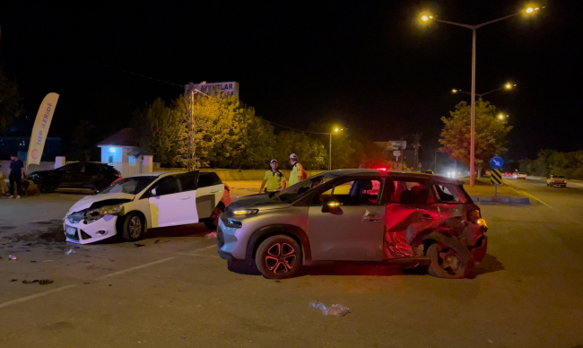 Muş-Bitlis Karayolunda Trafik Kazası: 4 Yaralı