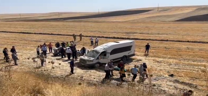 Malazgirt Yolunda Facia Kıl Payı Atlatıldı: 1’i Ağır 10 Kişi Yaralandı