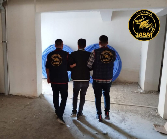 Muş`ta 2 Hükümlü Saklandıkları Yerde Kıskıvrak Yakalandı