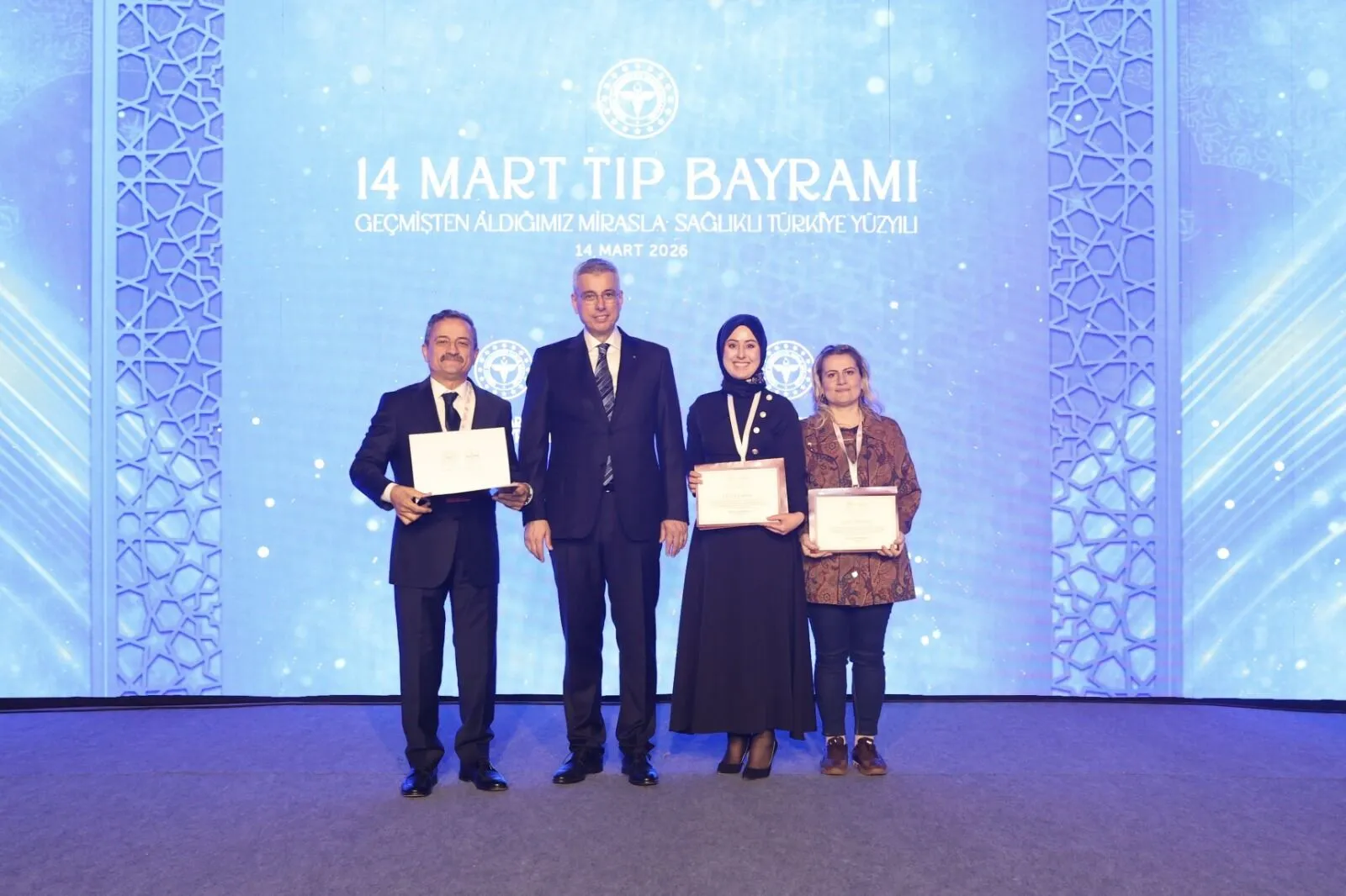 Cumhurbaşkanı Erdoğan’dan Muş Heyetine Ödül Takdimi
