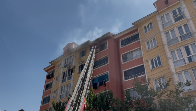 Muş’ta 7 Katlı Apartmanda Yangın: 6 Kişi Dumandan Etkilendi