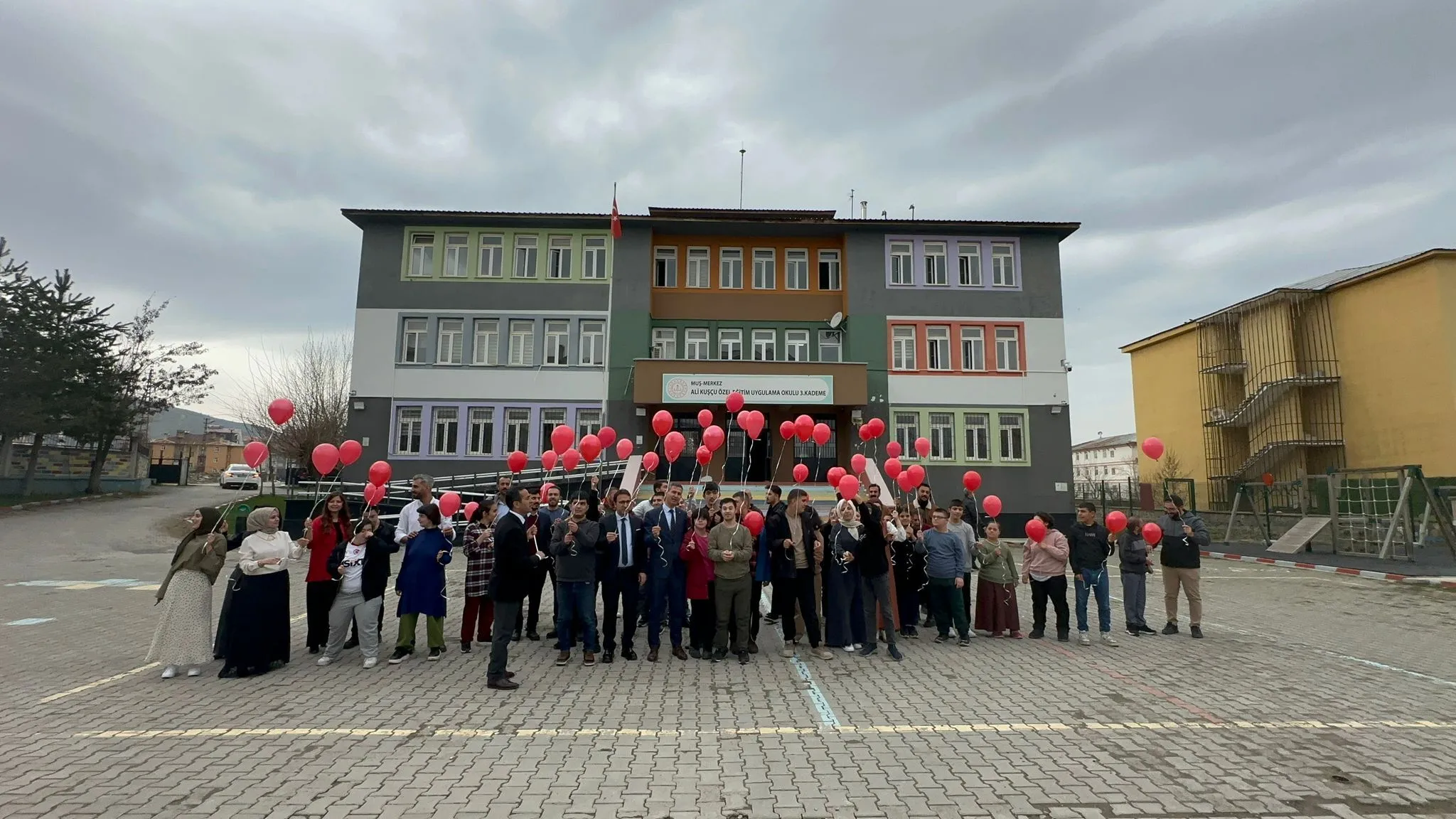 Muş’ta Otizm Farkındalık Günü Renkli Etkinliklerle Kutlandı