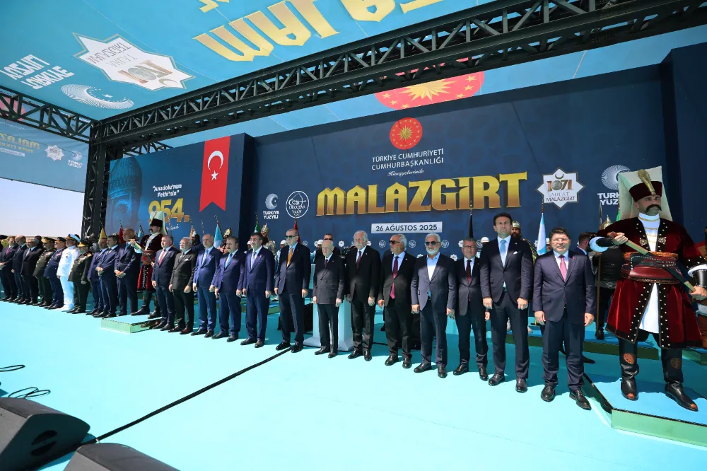 Cumhurbaşkanı Erdoğan Malazgirt`ten Seslendi