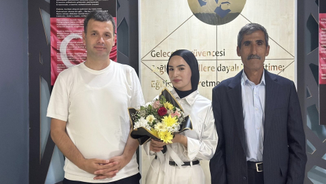 YKS Çıkışında Çiçekle Karşılanan Çimen’den Başarı Sonrası Teşekkür Ziyareti