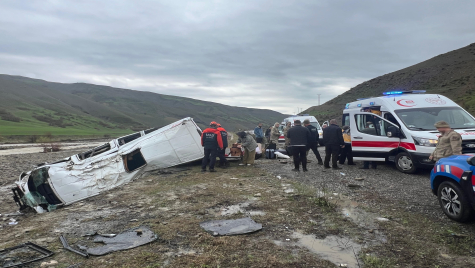 Muş’ta Yolcu Minibüsü Dereye Yuvarlandı: 16 Yaralı