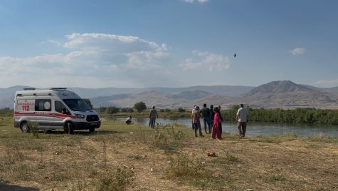 Murat Nehri`nde kaybolan 10 yaşındaki Berat`ı arama çalışmaları sürüyor