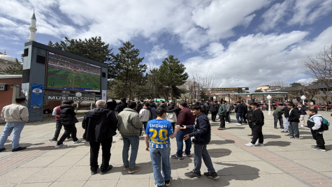Taraftar Statta Değil, Meydanda: Muş’ta Maç Heyecanı Led Ekrana Taşındı