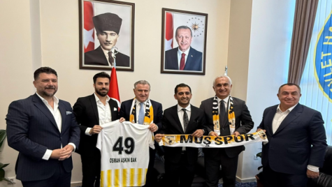 Bakan Bak’a Sarı-Beyaz Armağan